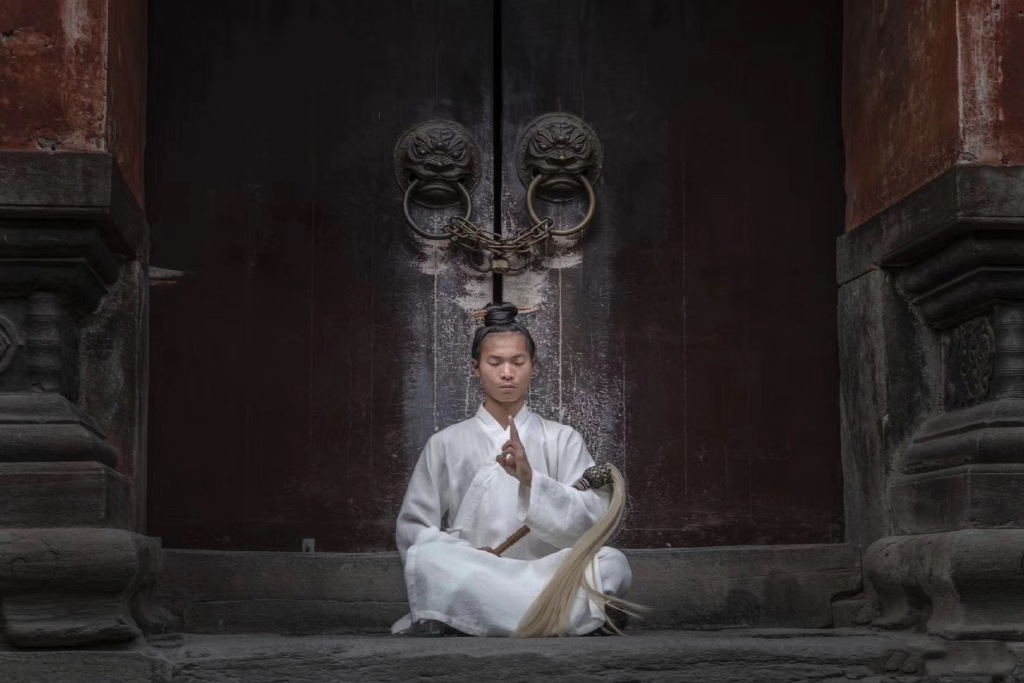 道士打坐